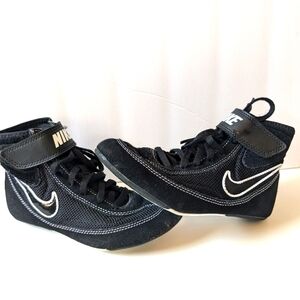 Nike wrestling shoes size 2Y